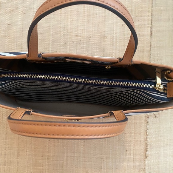2 piece Tory Burch Bag and Clutch bundle sharp and navy and white striped - Picture 6 of 7